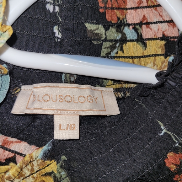 Sleeveless Mock Neck - Picture 4 of 7